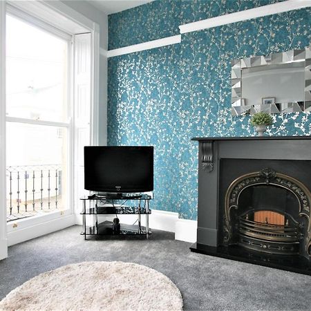 Central Serviced Apartments By Roomsbooked Cheltenham Kültér fotó