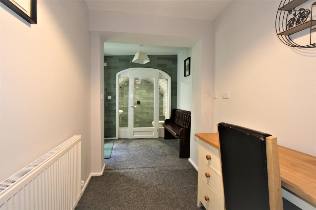 Central Serviced Apartments By Roomsbooked Cheltenham Kültér fotó