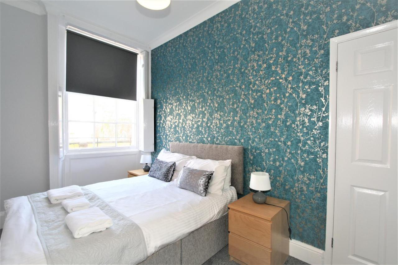 Central Serviced Apartments By Roomsbooked Cheltenham Kültér fotó