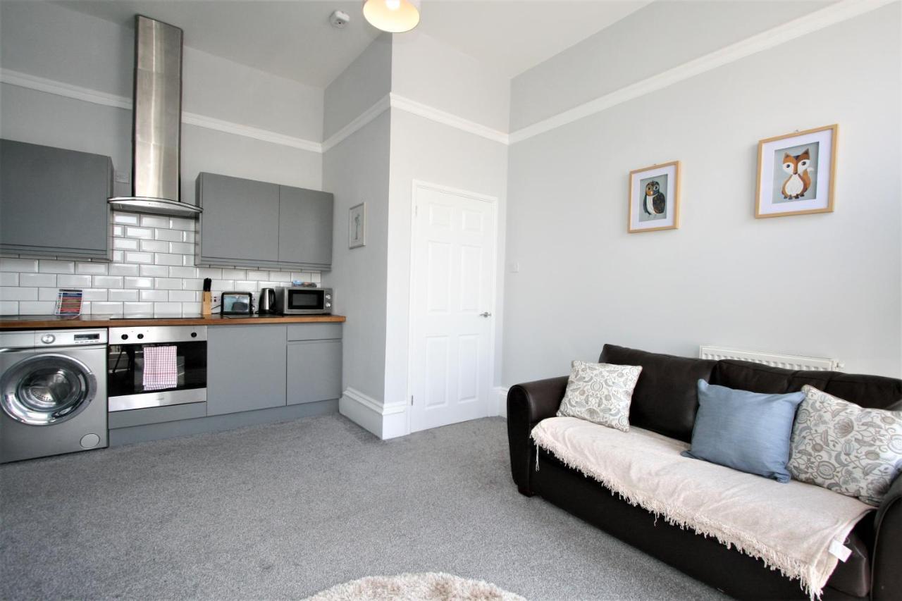 Central Serviced Apartments By Roomsbooked Cheltenham Kültér fotó