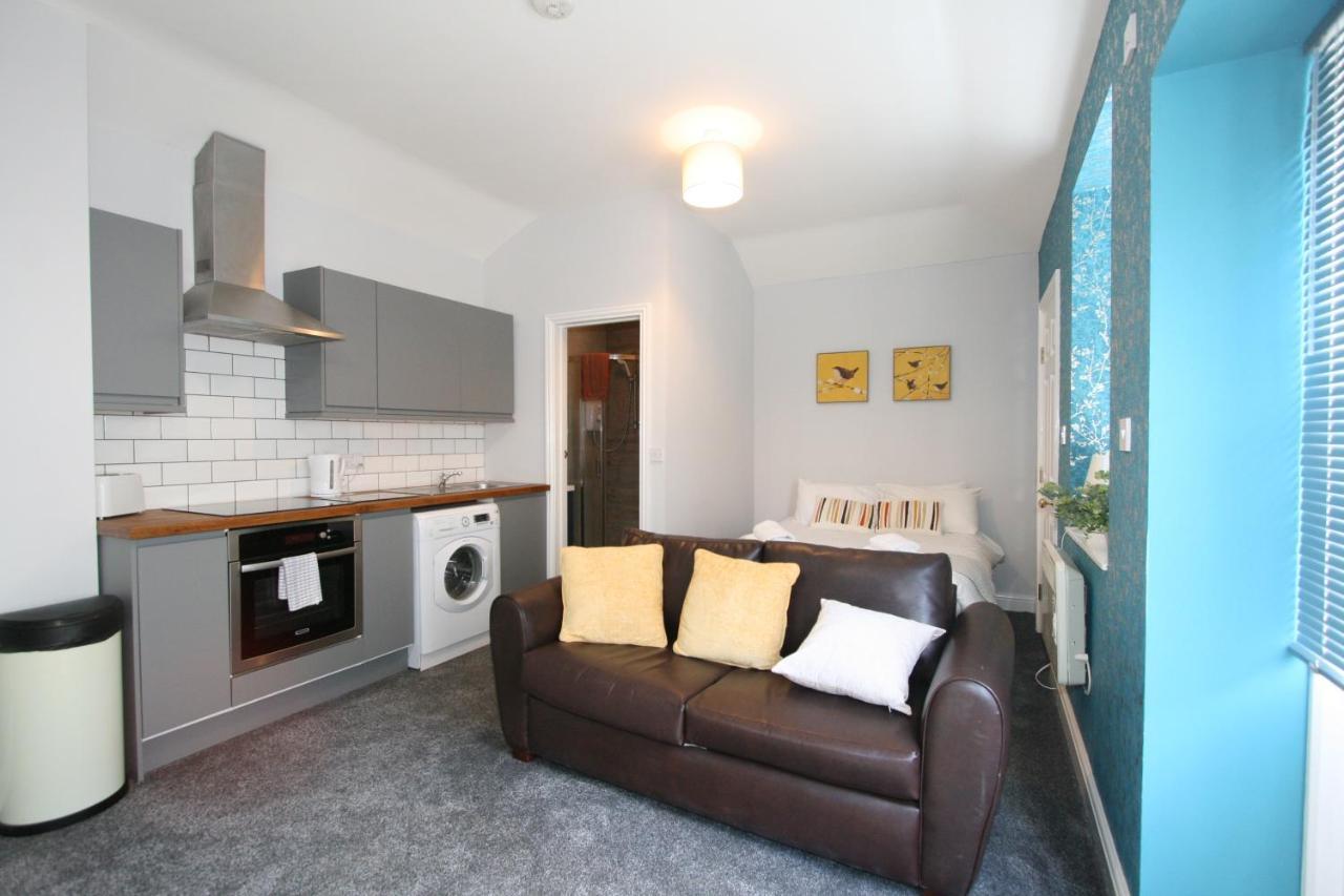 Central Serviced Apartments By Roomsbooked Cheltenham Kültér fotó